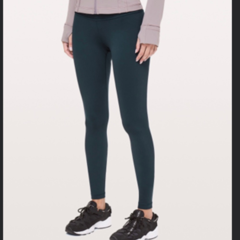 SOLD— Lululemon wunder under leggings